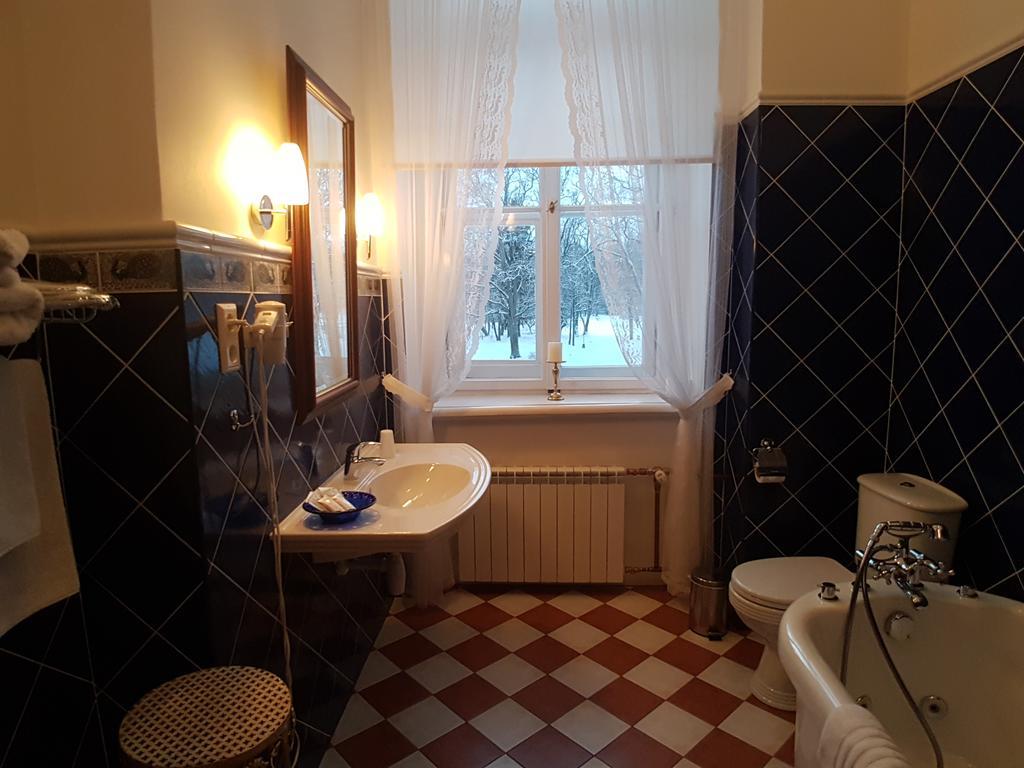 菲尔斯比利努酒店 Bīriņi 外观 照片