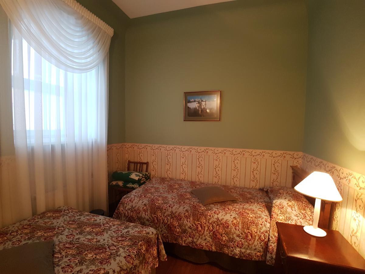 菲尔斯比利努酒店 Bīriņi 外观 照片